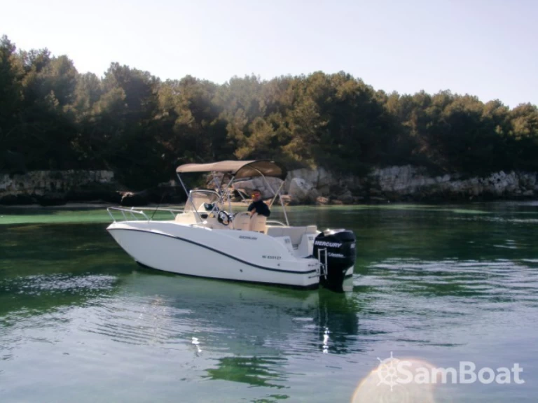 Noleggiare una Quicksilver Activ 535 Open a Antibes