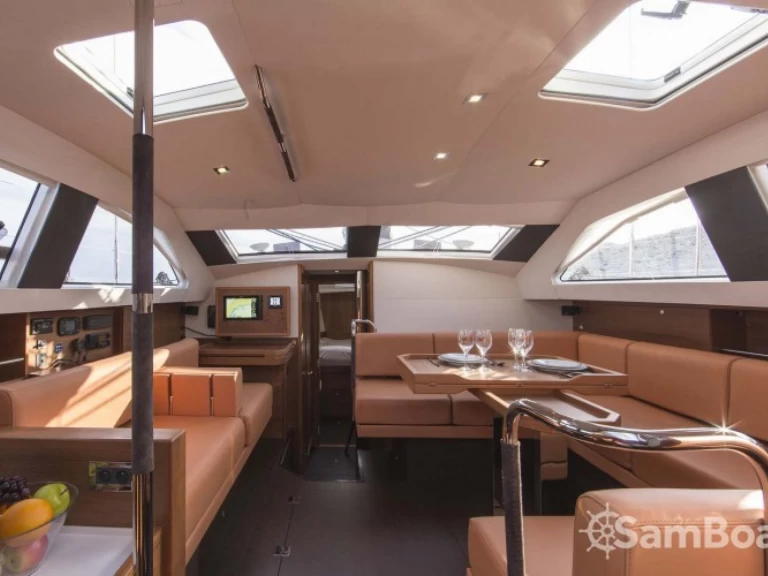 Noleggio barche Corfù economico Pilot Saloon 48