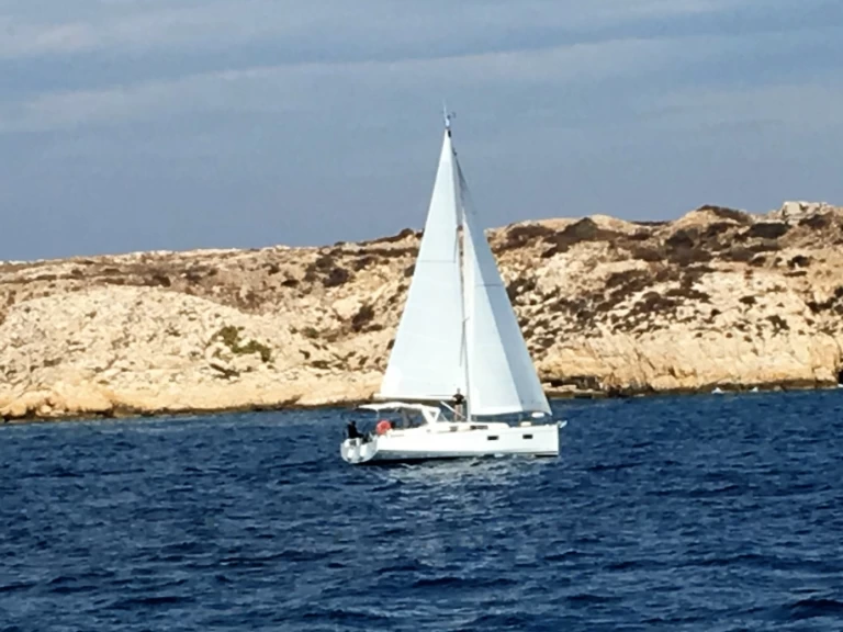 Noleggiare una Bénéteau Oceanis 38.1 a Sète