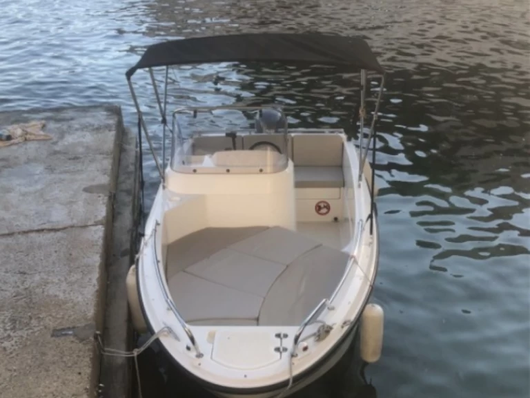 Noleggiare una Quicksilver Activ 455 Open a Marsiglia