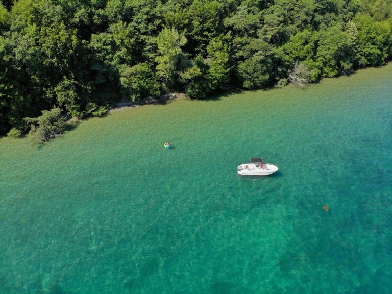 Noleggio a Vevey – Bayliner CC7 su SamBoat