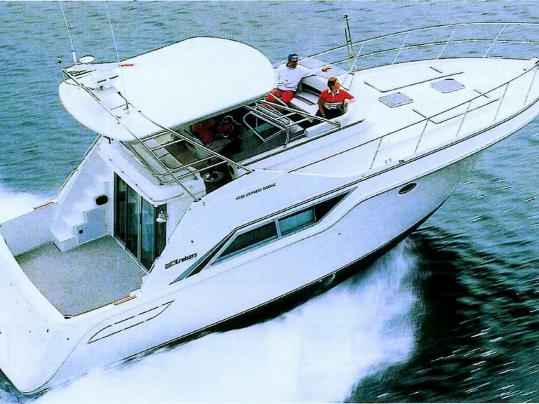 Noleggiare una Cruisers Inc 4280 Express Bridge a Ameglia