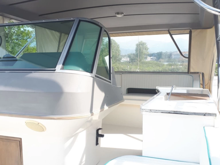 Noleggio barche Cruisers Inc 4280 Express Bridge a Ameglia su Samboat