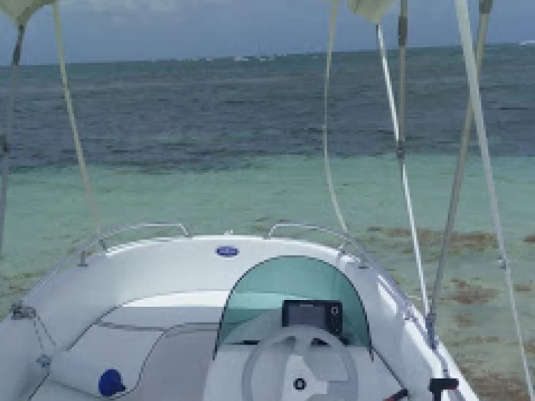 Noleggio Barca a motore Rigiflex con patente nautica