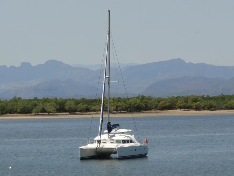 Noleggio Catamarano a Hell-Ville – Lagoon Lagoon 380