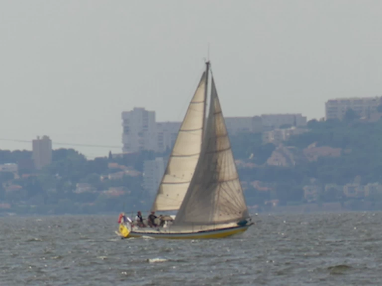 Noleggiare una Kelt Kelt 8M a Martigues