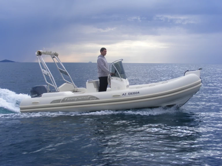 Noleggiare una Capelli Capelli 570 Luxe a Propriano