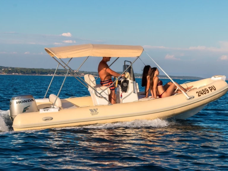 Gommone a noleggio a Premantura (Promontore) al miglior prezzo