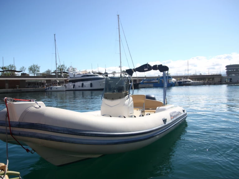 Noleggio Gommone a Saint-Raphaël – Capelli Tempest 626