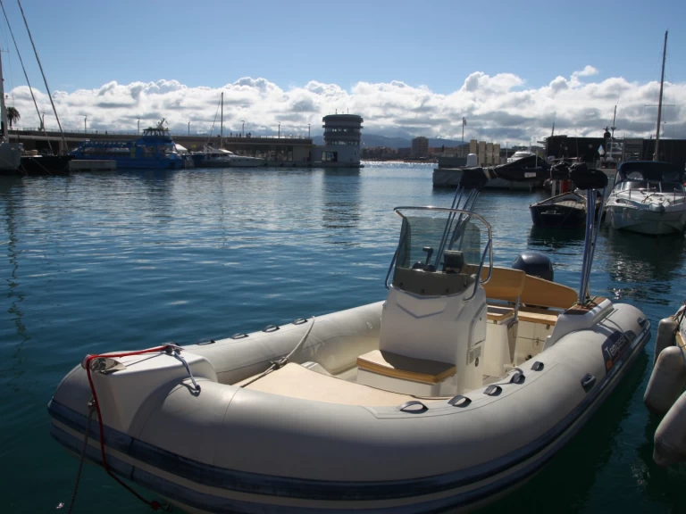 Noleggio Gommone a Saint-Raphaël – Capelli Tempest 626