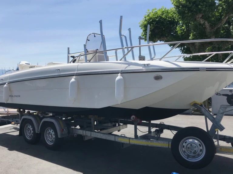 Noleggio a Vevey – Bayliner CC7 su SamBoat