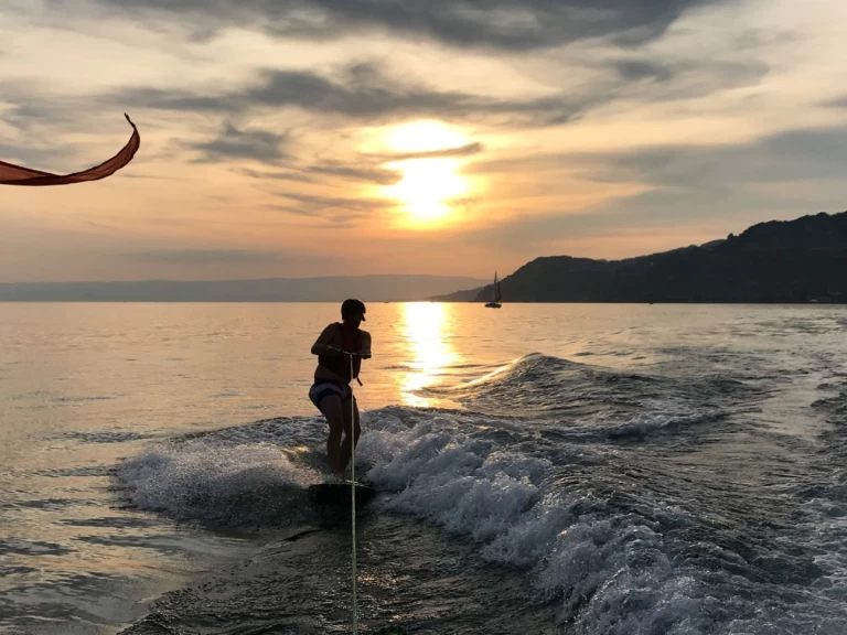 Noleggio a Vevey – Bayliner CC7 su SamBoat