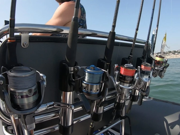 Noleggiare una Falcon 575 SR a Le Havre