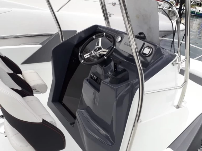 Noleggiare una Bénéteau Flyer 6.6 SPACEdeck a Les Trois-Îlets