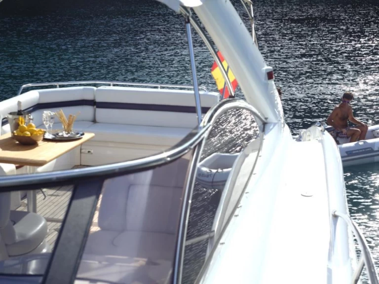 Noleggio Yacht di lusso Sunseeker con patente nautica