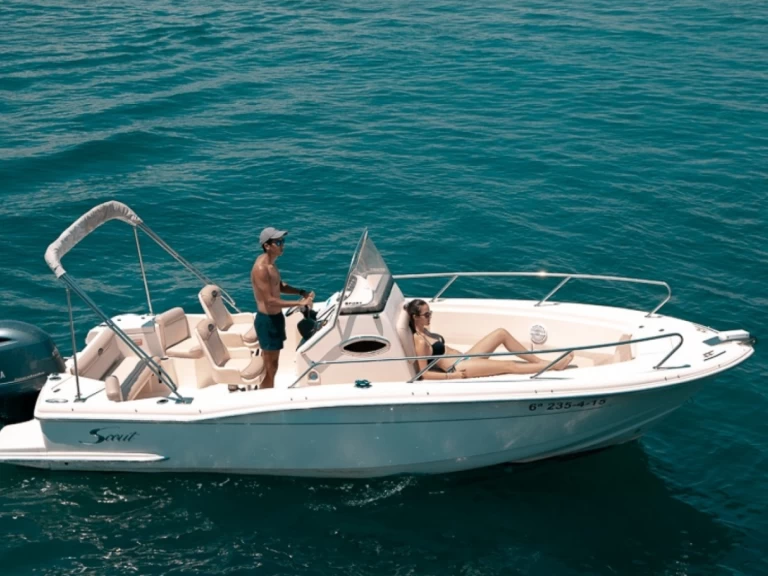 Barca a motore a noleggio a Roses al miglior prezzo