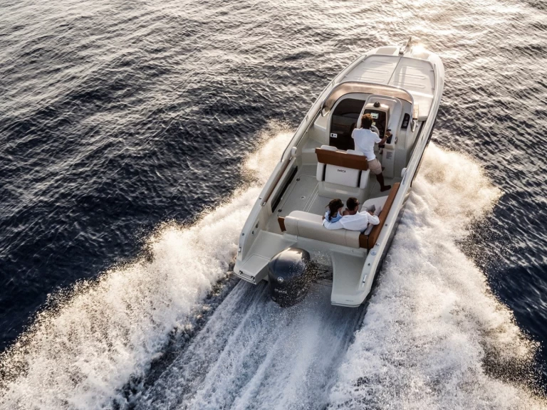 Noleggio a Roses – Invictus  Invictus 240 CX su SamBoat