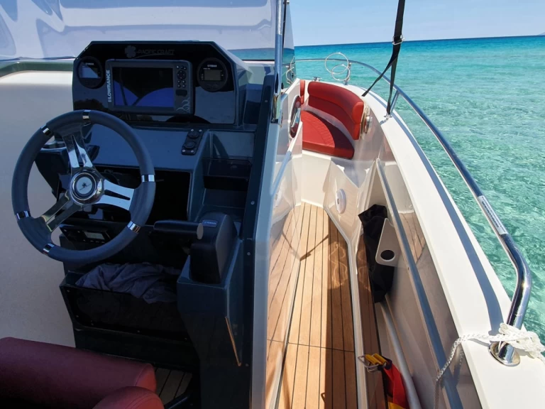 Noleggiare una Pacific Craft Pacific Craft 750 Open a San Fiorenzo