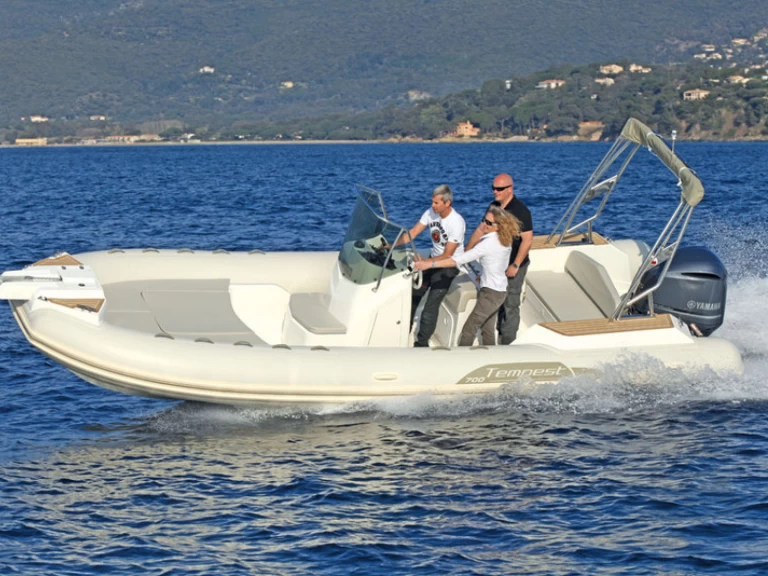Noleggio a Propriano – Capelli Tempest 700 Sun su SamBoat