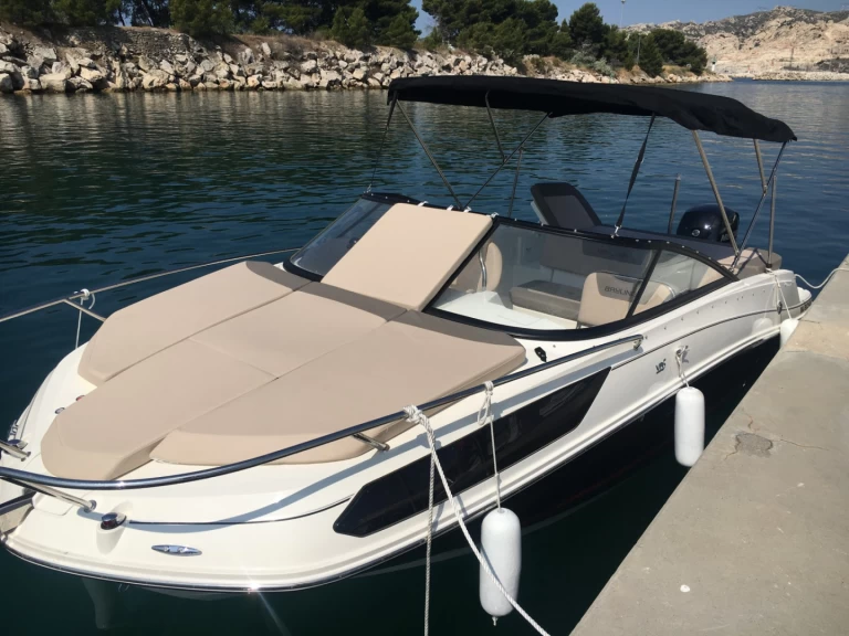 Bayliner VR5 Cuddy da affittare a  Marsiglia