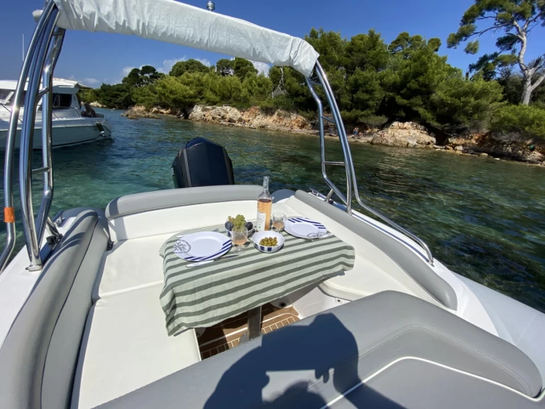 Gommone a noleggio a Monaco-Ville al miglior prezzo
