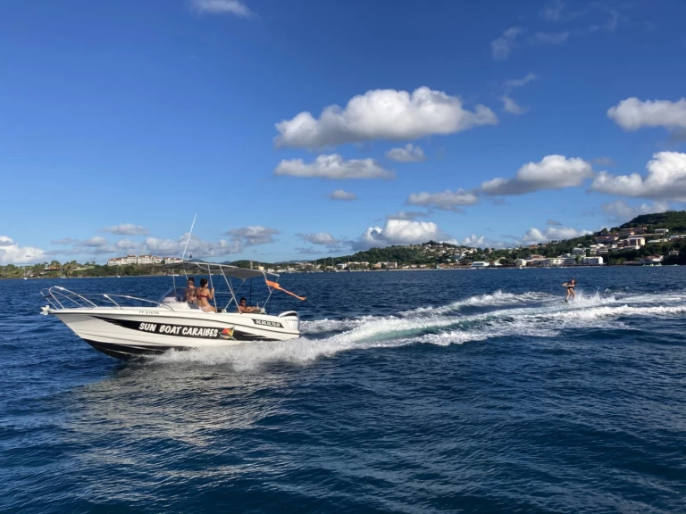 Lobster marion 7,3 da affittare a  Les Trois-Îlets