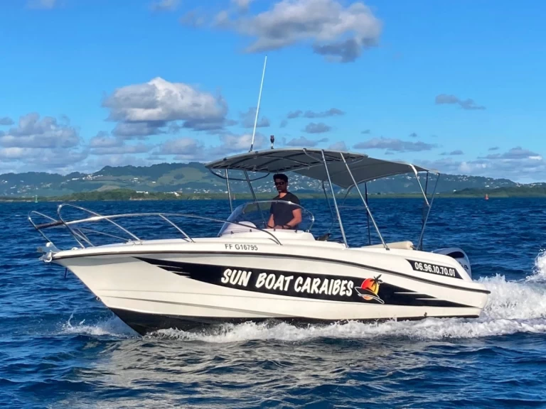 Lobster marion 7,3 da affittare a  Les Trois-Îlets