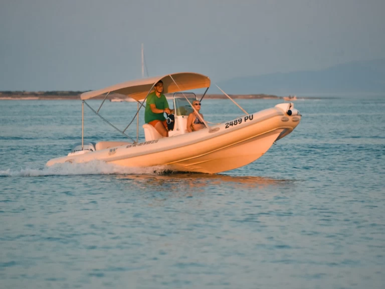 Noleggio Gommone a Premantura (Promontore) – Tiger 550 Proline