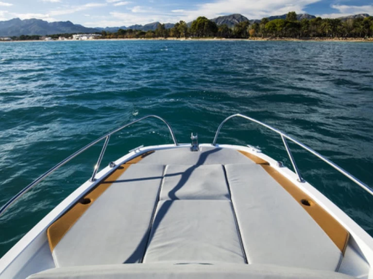 Noleggio Barca a motore Bénéteau con patente nautica