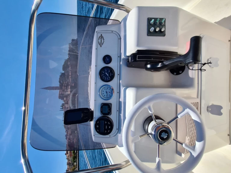Noleggio Barca a motore a Rovigno – Sessa Marine Key Largo 17