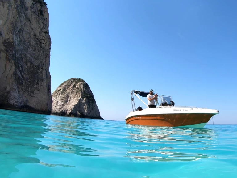 Noleggio Barca a motore Nireus con patente nautica