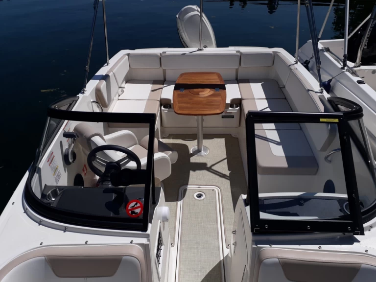 Noleggio a Chindrieux – Bayliner VR4OE su SamBoat