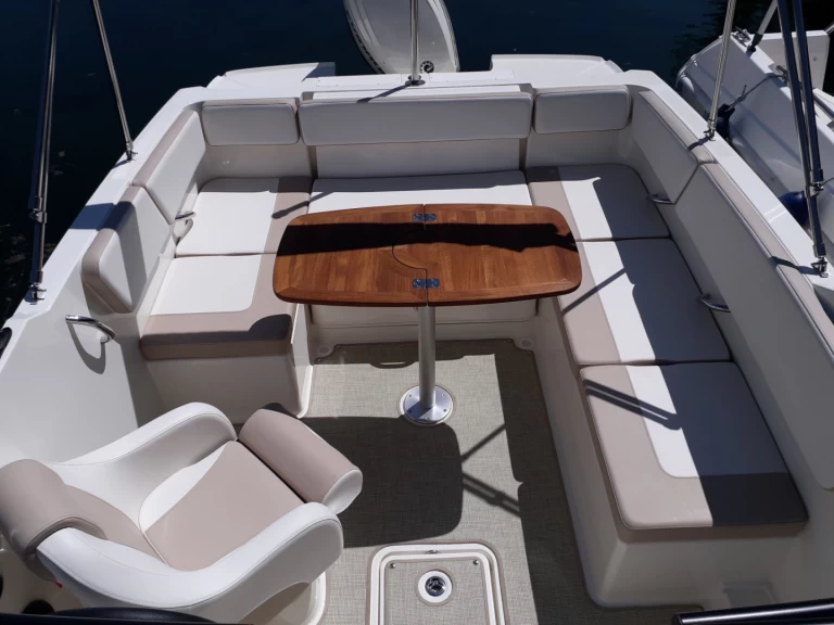Noleggiare una Bayliner VR4OE a Chindrieux