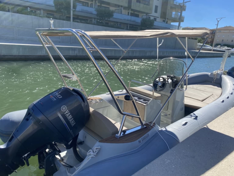Noleggiare una Capelli Tempest 650 a Fréjus