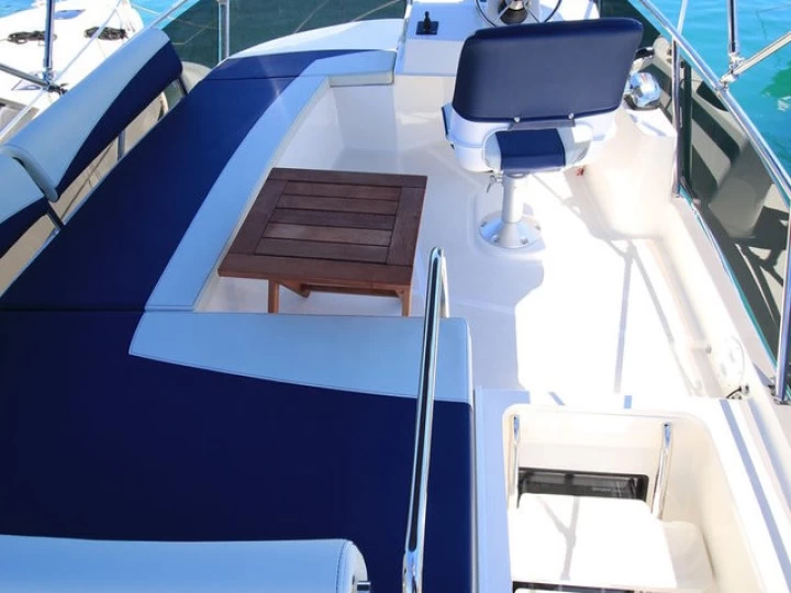 Noleggiare una Delphia Platinum 989 Fly a Kukljica