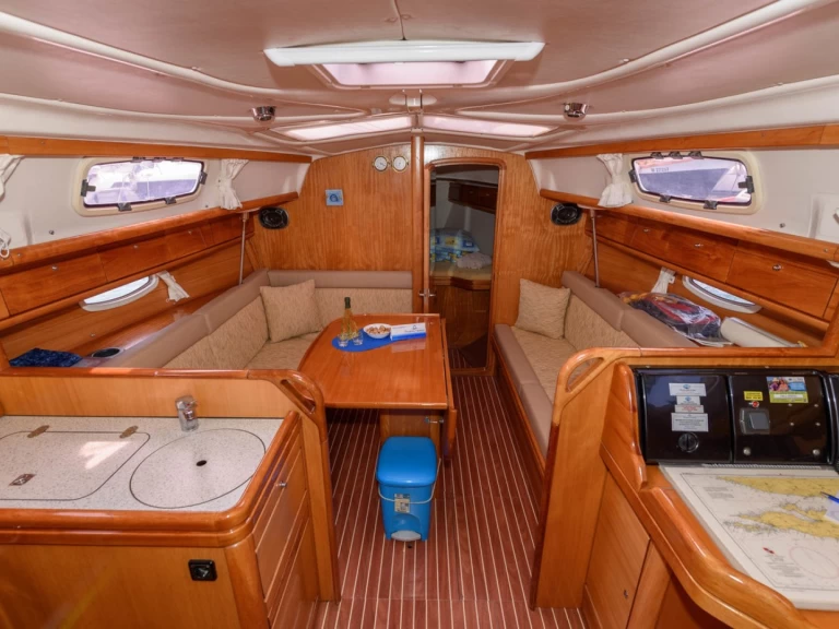 Noleggiare una Bavaria Bavaria 33 Cruiser a Trogir