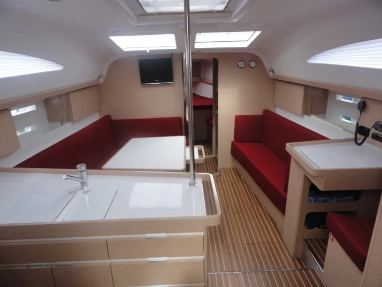 Noleggio Barca a vela Elan con patente nautica