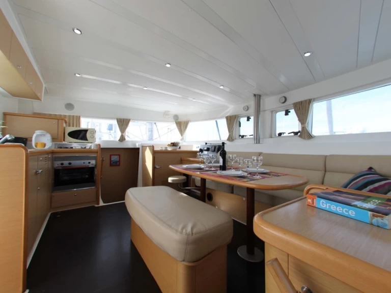 Noleggiare una Lagoon Lagoon 420 a Álimos