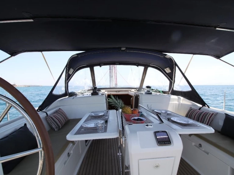 Noleggio Barca a vela Jeanneau con patente nautica