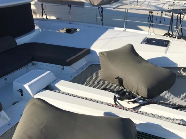 Noleggiare una Lagoon Lagoon 46 a Álimos