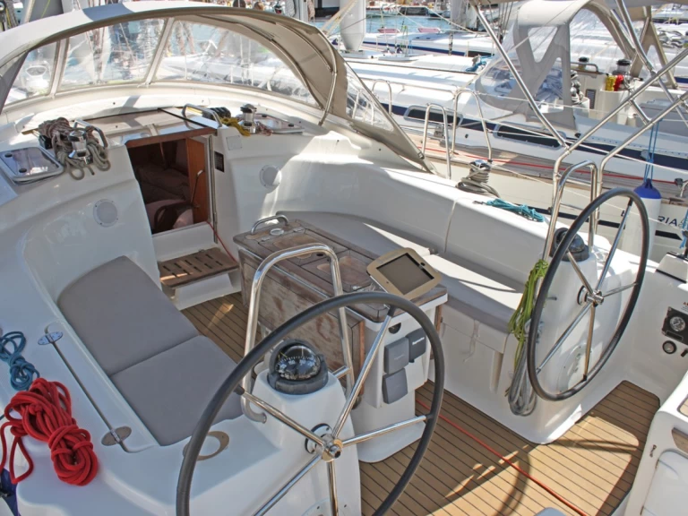 Noleggio barche Bavaria Bavaria 42 Cruiser a Lávrio su Samboat