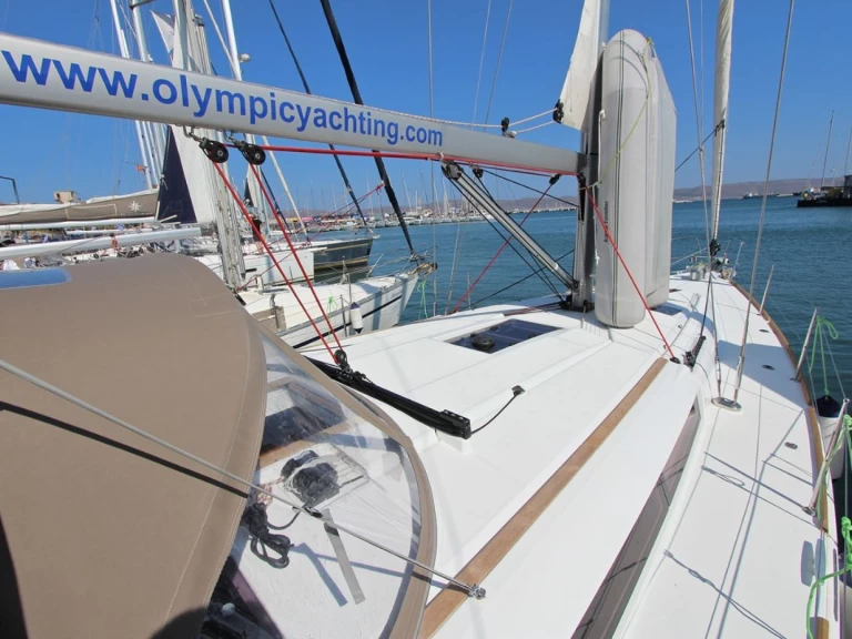 Noleggiare una Jeanneau Sun Odyssey 449 a Lávrio