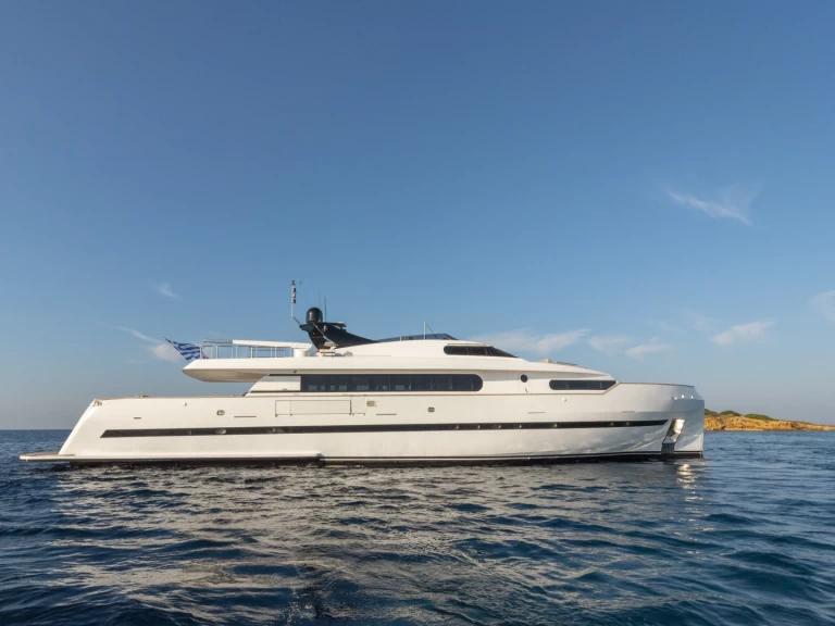 Noleggiare una Bugari Bugari 100 - 5 + 2 cab. a Álimos