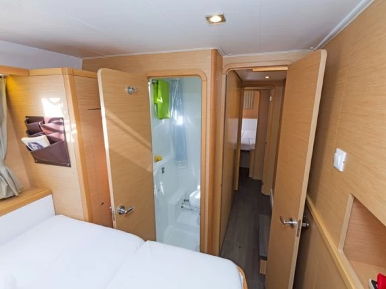 Noleggiare una Lagoon Lagoon 400 S2 a Lávrio