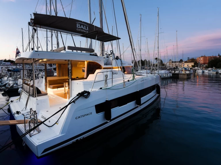 Noleggio Catamarano con o senza skipper Bali a Zara