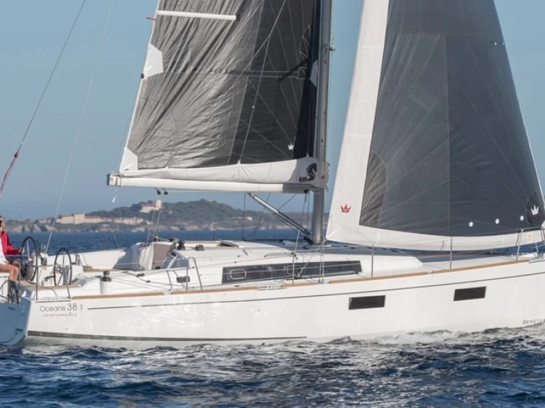 Noleggio a Pola – Bénéteau Oceanis 38.1 su SamBoat