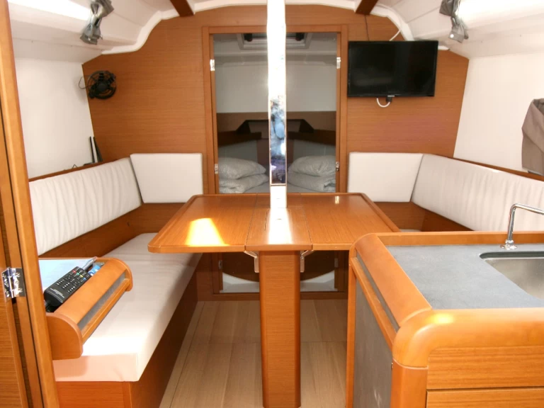 Noleggiare una Jeanneau Sun Odyssey 349 a Punat