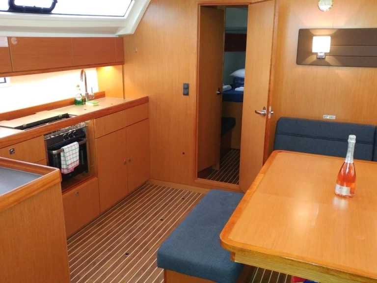 Bavaria Cruiser 46 da affittare a  Álimos