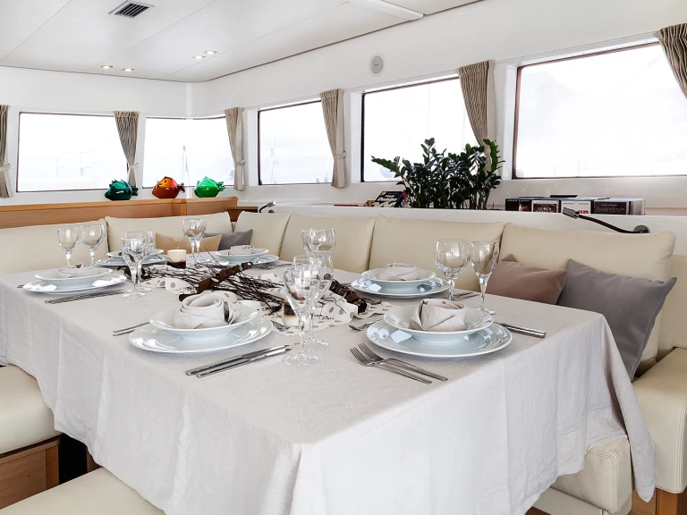 Noleggio barche Lagoon Lagoon 620 a Álimos su Samboat