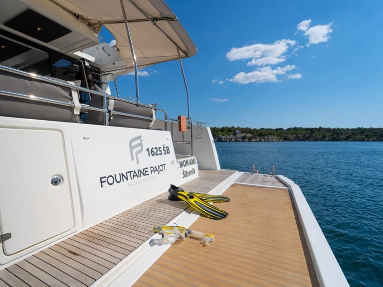 Barca a motore a noleggio a Sebenico al miglior prezzo